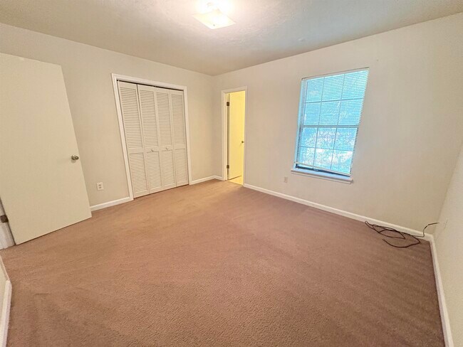 Building Photo - 1858 Sylvan Ct