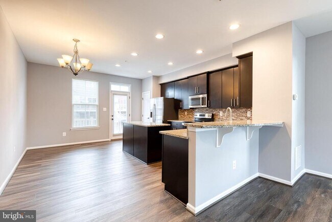 Building Photo - 613 Ravenwood Dr