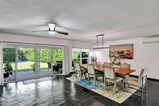Building Photo - 5709 Bamboo Cir
