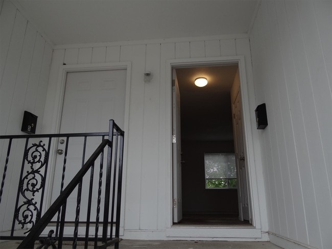 Building Photo - 3304 SW 29th St