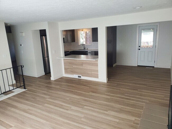 Building Photo - Beautiful 4BR/2BA South Spokane Home
