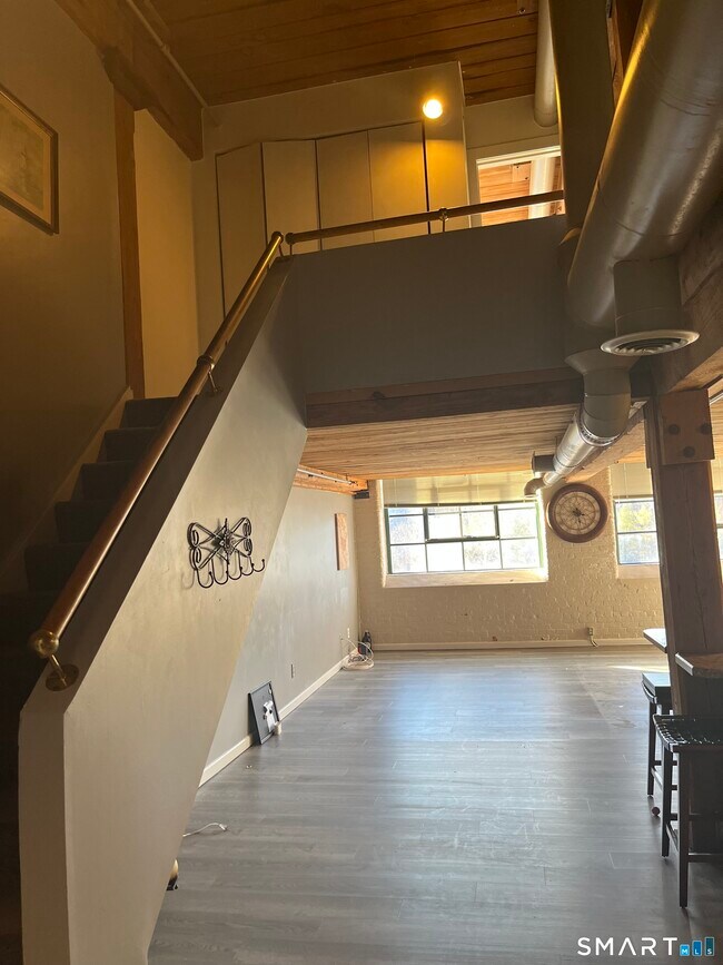 Building Photo - 68 Thermos Ave