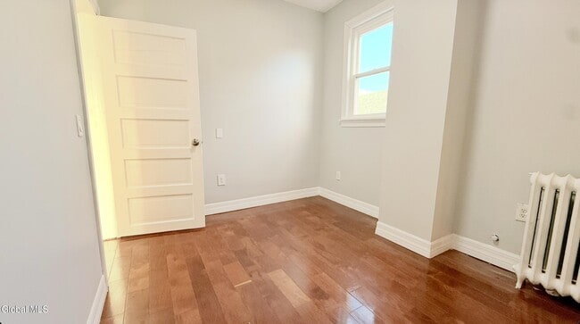 Building Photo - 554 Washington Ave