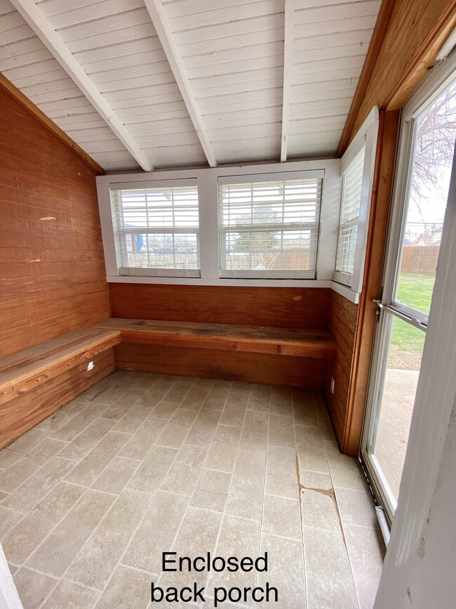 Enclosed porch - 2833 NW 15th st