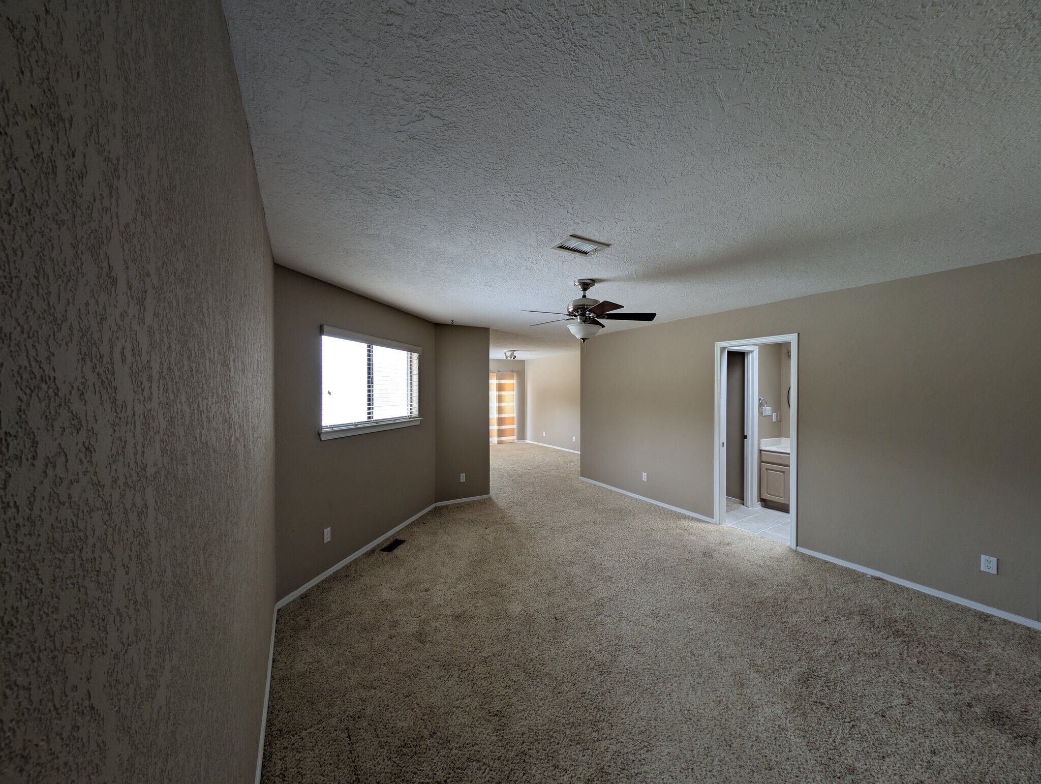 Building Photo - 542 Pinon Creek Rd SE