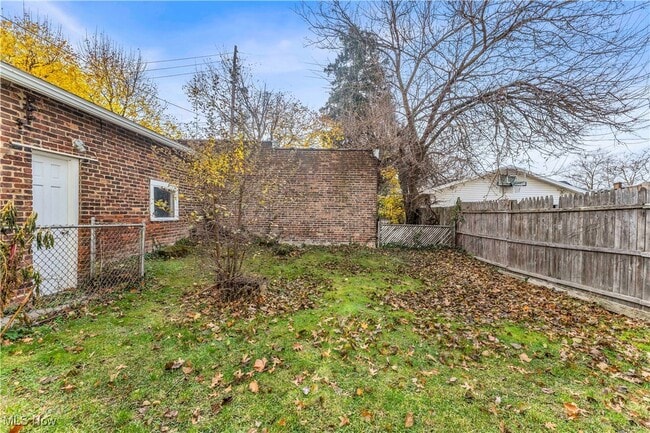 Building Photo - 11217 Florian Ave