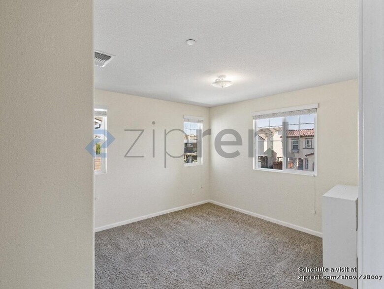 Building Photo - 181 Bonner Dr