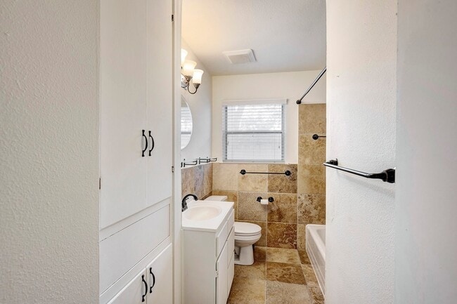 Building Photo - 4722 Carleen Rd