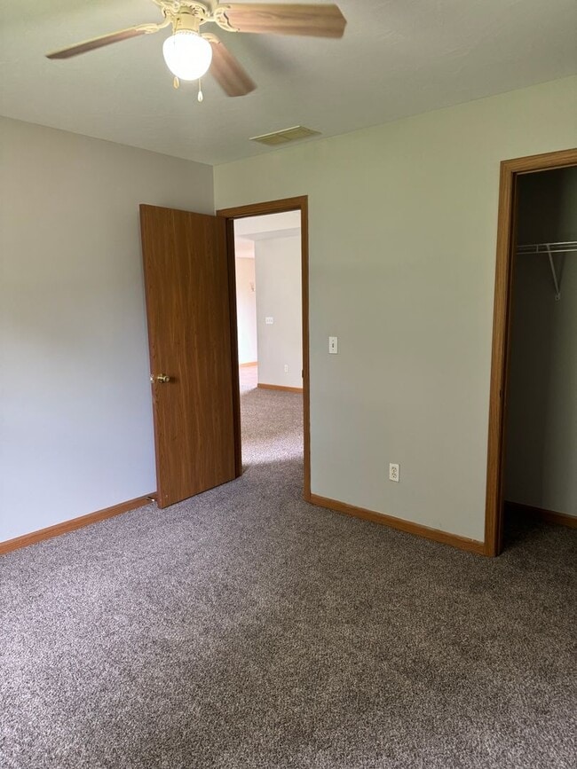 Building Photo - 3 Bedroom Home Strafford, Missouri