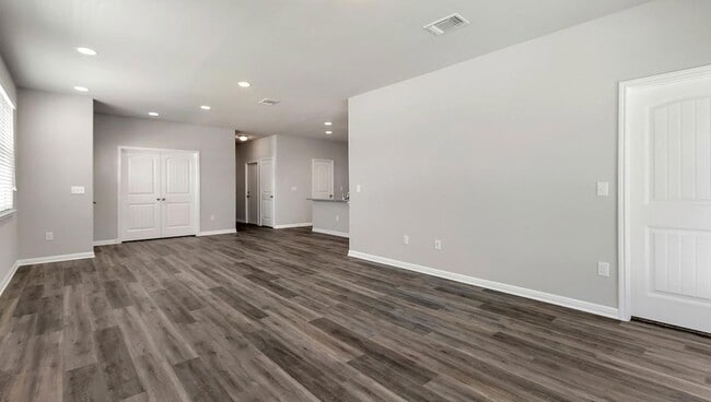 Building Photo - 1701 Logan Dr