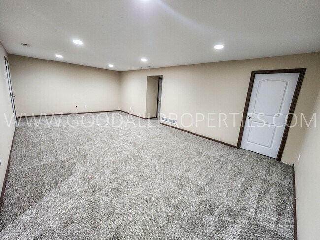 Building Photo - Great Deal in Ankeny! 3 Bedroom 2.5 bath with basement finished in Northwest Ankeny