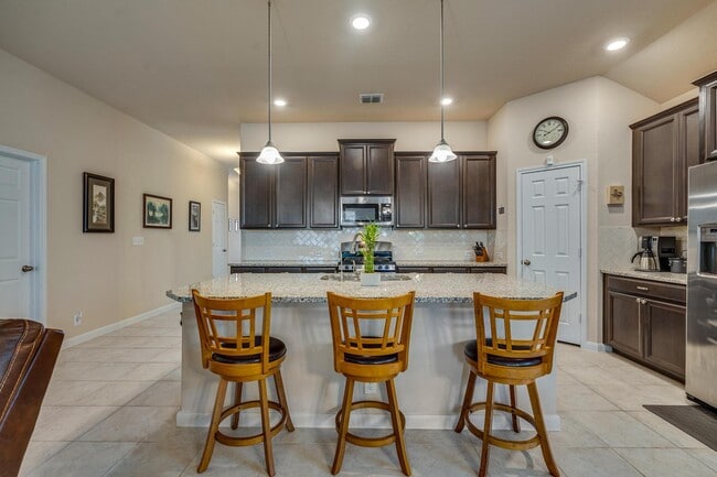 Building Photo - 12515 Ponder Ranch