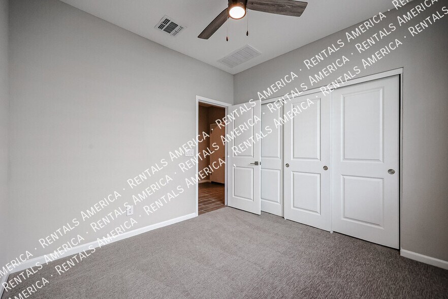 Building Photo - 17817 W Country Club Terrace
