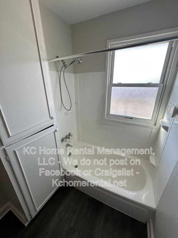 Building Photo - 1114 E Myrtle St