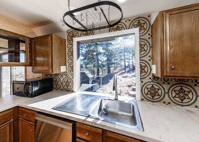 Building Photo - Palmer Park 3 bedroom