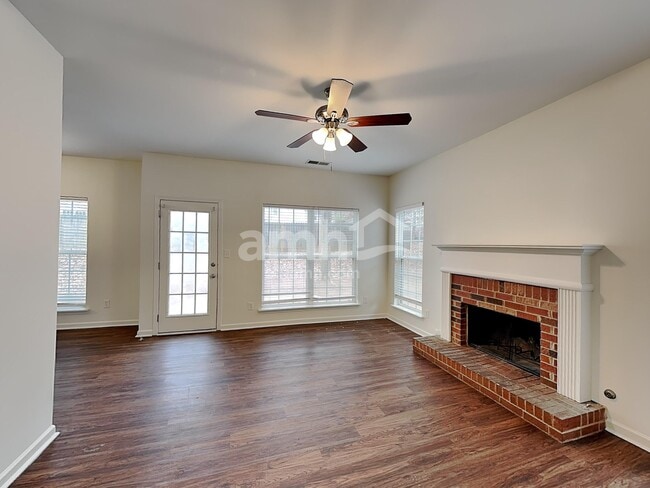 Building Photo - 2026 Oakbluff Way SW