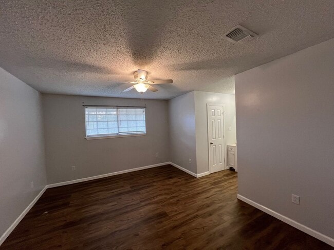 Building Photo - 13085 Friendship Rd