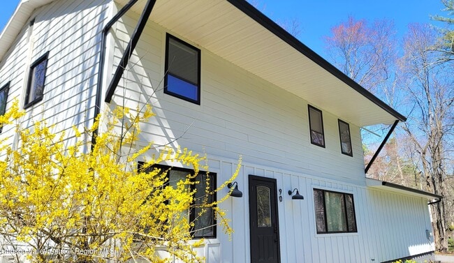 Building Photo - 90 Van Dale Rd