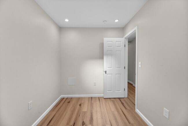 Building Photo - 121 N Patterson Park Ave