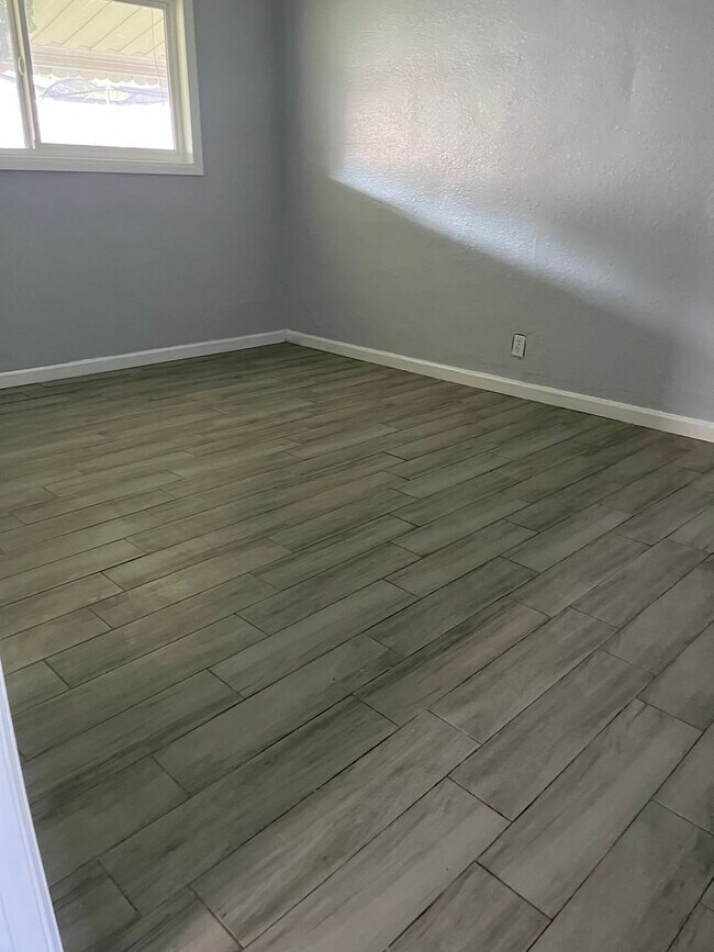 Building Photo - Sierra Way (1726 North)