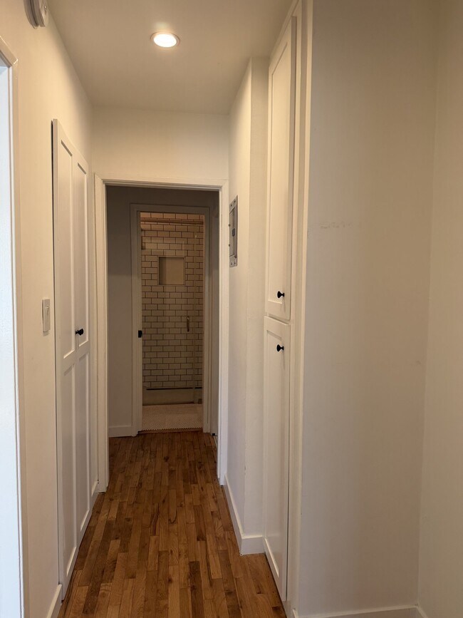 Building Photo - 821 Westmount Dr