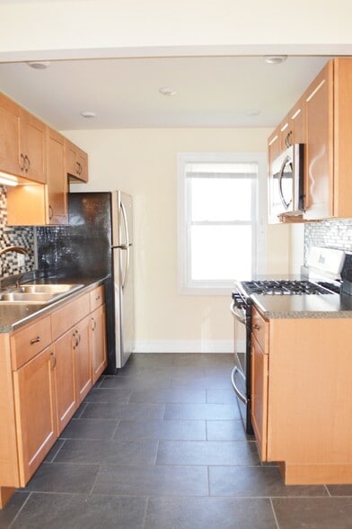 Building Photo - 214 North Ave