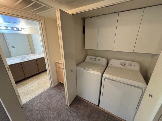 Building Photo - Spacious 1BED/1BATH 2nd floor Condo in La Posada at Summerlin.