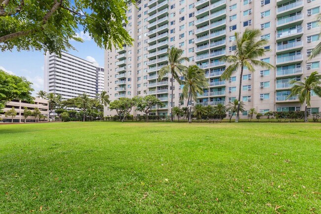 Building Photo - 3009 Ala Makahala Pl