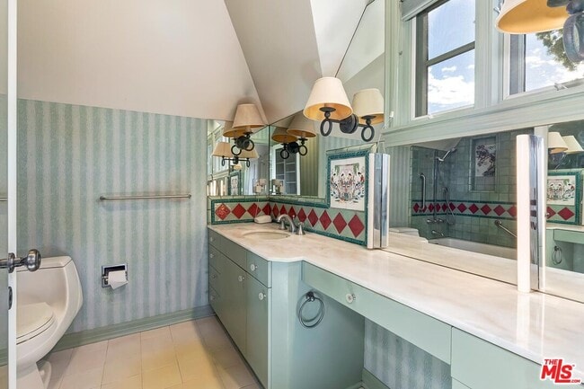 Building Photo - 201 Tavistock Ave