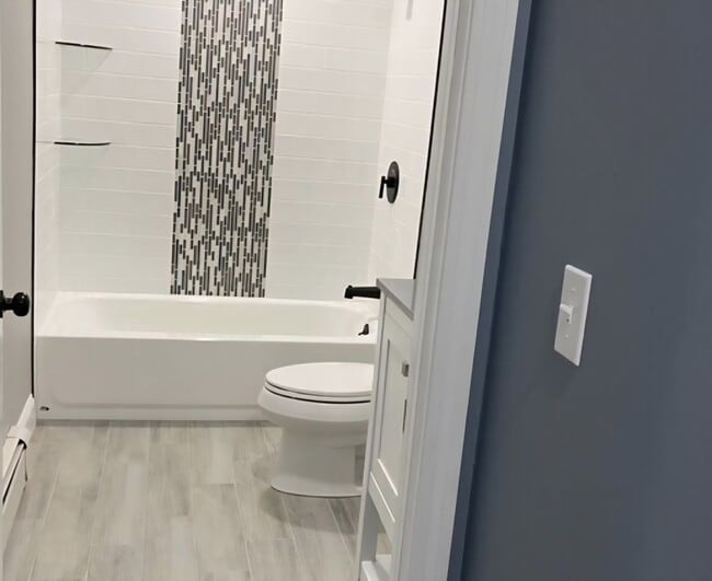 Building Photo - Plaistow Remodeled Victorian 3 Bedroom Apa...