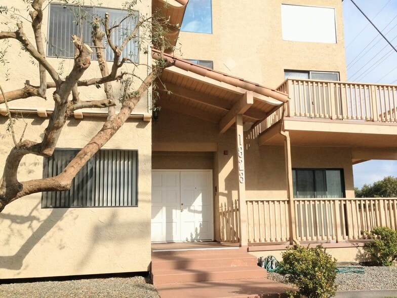 Building Photo - 1823 Armour Ln