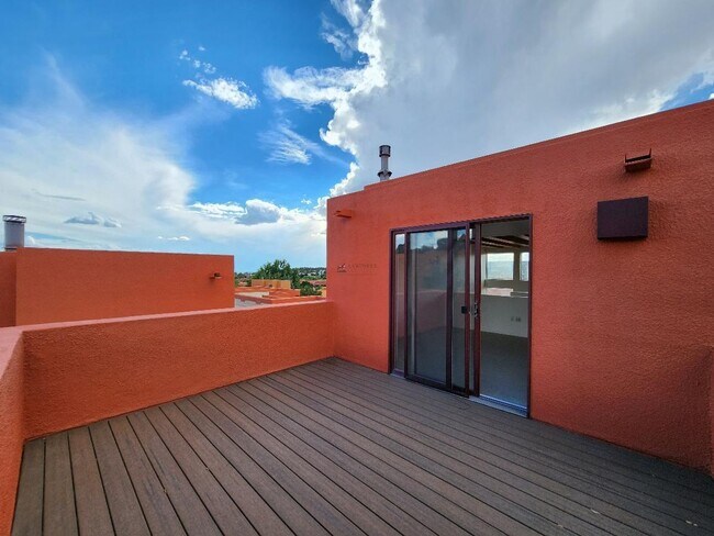Building Photo - 617 Avenida Colima