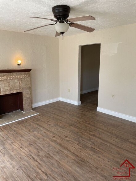 Building Photo - 1609 SW B Ave