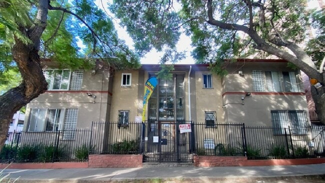 Building Photo - 855 S Oxford Ave