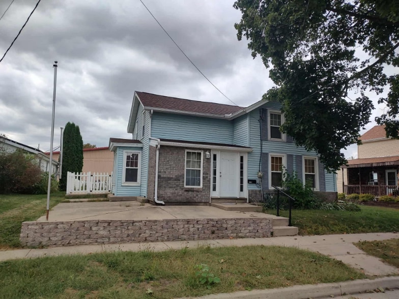 Primary Photo - 211 N Jackson Ave