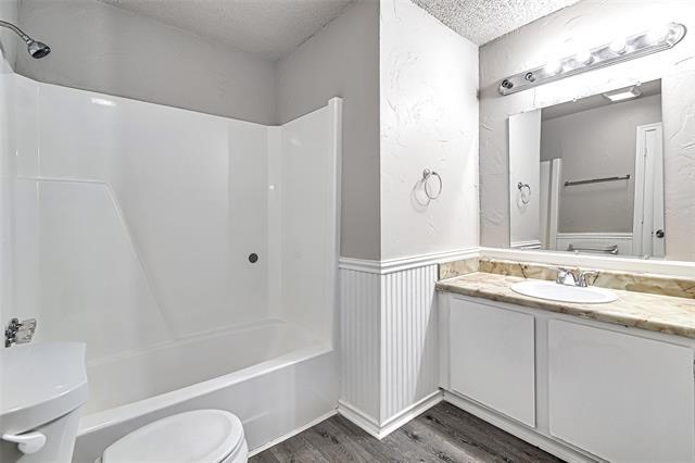 Building Photo - 844 NW Summercrest Blvd