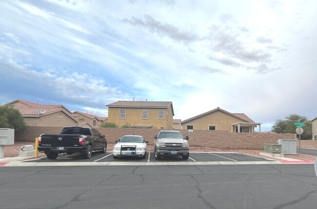 Building Photo - 1847 sq ft, 2 story, 4 Bedroom, 2 1/2 bath, 2 Car Garage home in the Vibrant city of Las Vegas.