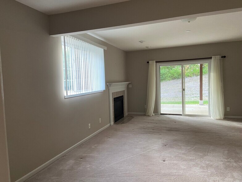 Building Photo - 354 Shadow Ridge Dr