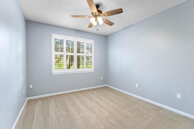Building Photo - 10106 Myrtlewood Cir W