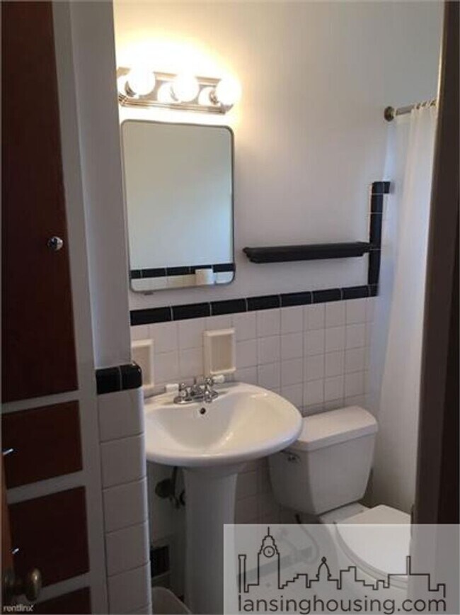 Building Photo - 124 W South St