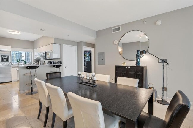 Building Photo - 601 NE 36th St