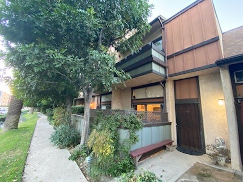 Building Photo - 13601 Valerio St