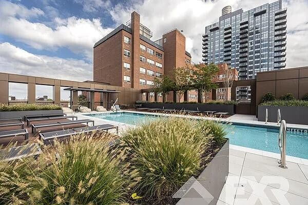 Building Photo - 2230 Cropsey Ave