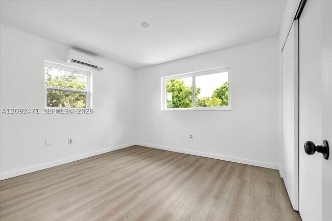 Building Photo - 2423 Jeffcott St