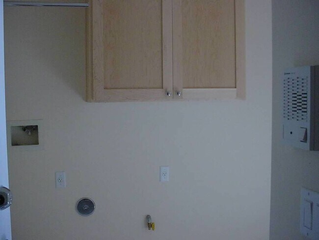 Laundry hookups - 5582 W 190th St