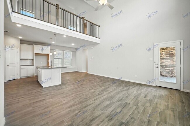 Building Photo - 700 Parkside Dr