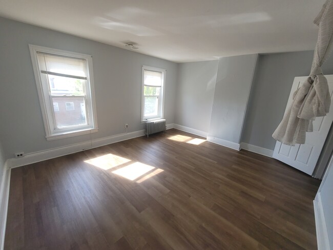 Primary Photo - 509 Noble St