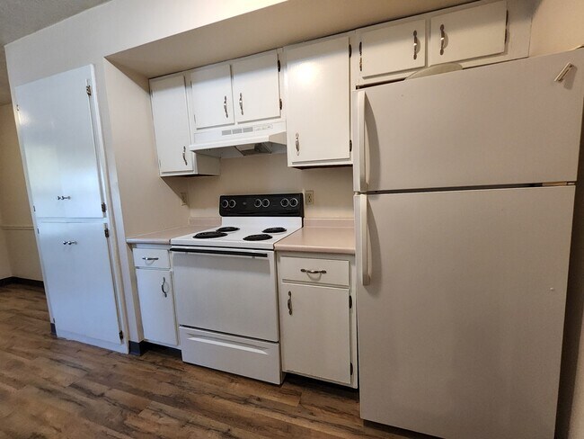 Building Photo - 1676 Colonial Dr