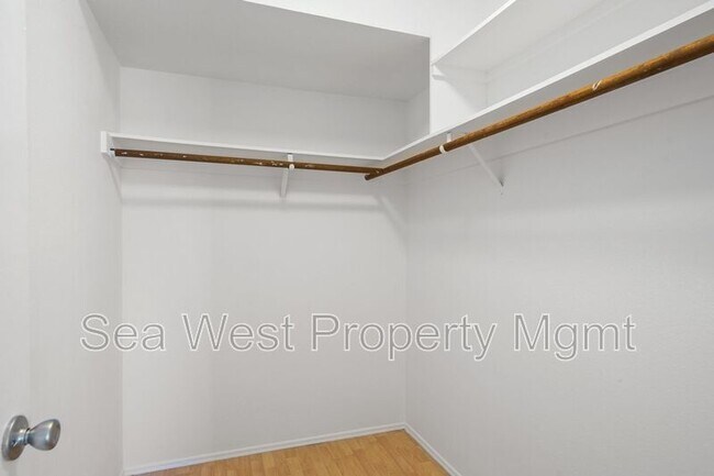 Building Photo - 914 Caminito Madrigal