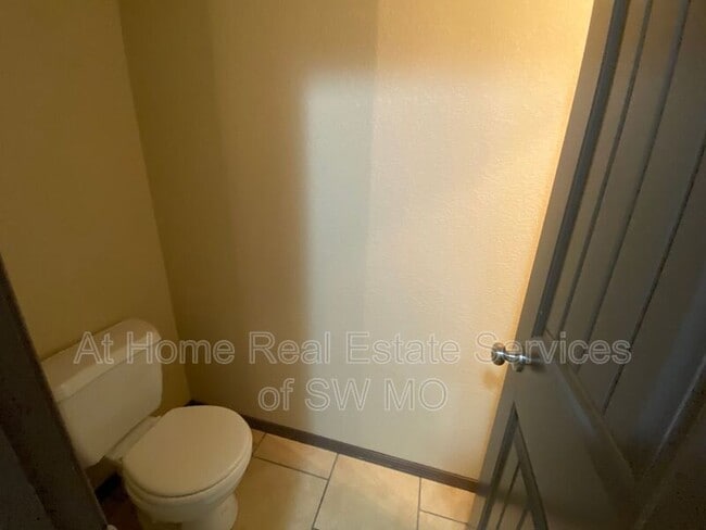 Building Photo - 3142 W Golden Valley